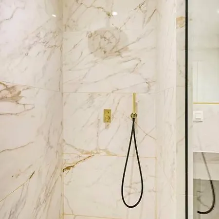 Luxurious 2-bdr @ Trendy South Area 2 Apartment